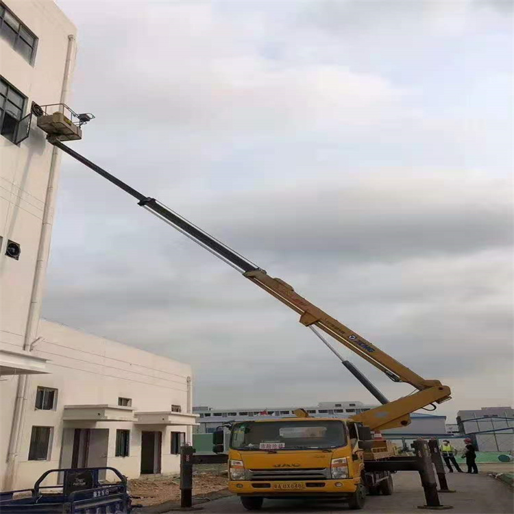 潜江哪里有小型吊车出租的